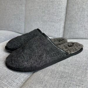 UGG Scuff Novelty Sheepskin Lined Slippers Dark Charcoal Size 12 Men Wool Upper